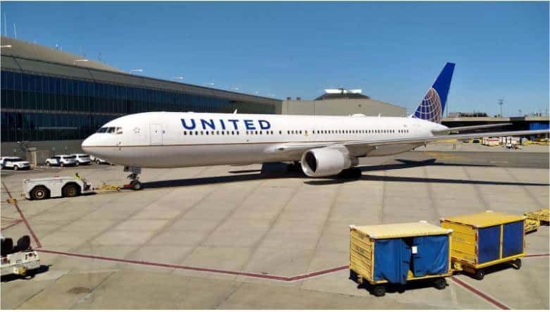 A United Airlines airplane at the tarmac providing car service to Newark Airport from NJ.
